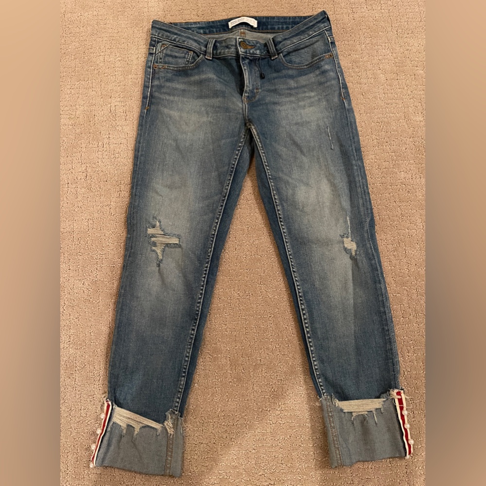 Zara Pearl Cuff Distressed Jeans in size 8
